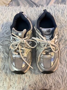 New Balance Kids Silver and Navy Mesh Sneakers size 4.5 youth